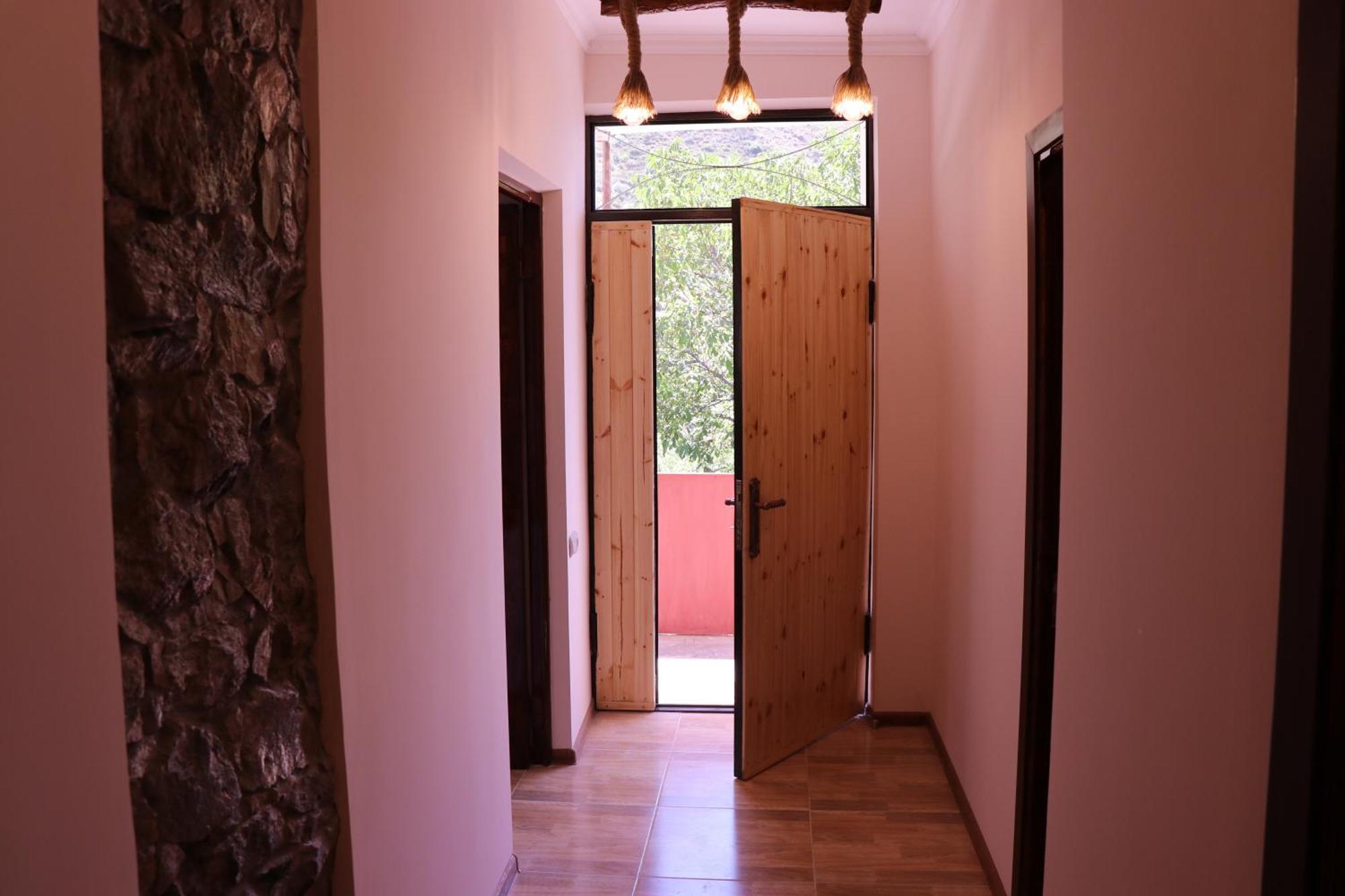 Legend Guest House Yekhegis Exteriér fotografie